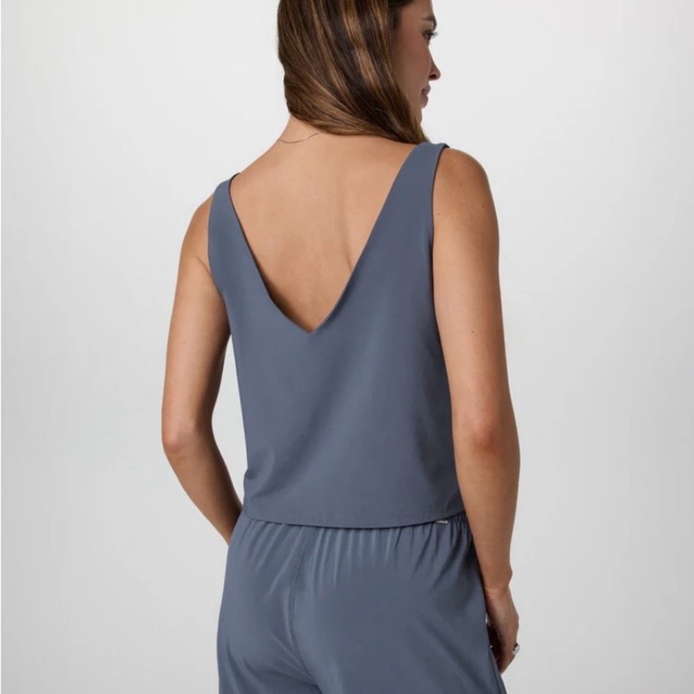 VUORI Villa Cropped Blue Tank Top - Picture 2 of 7